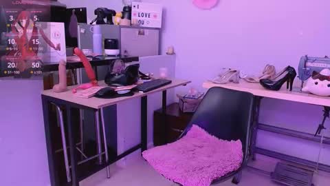 mattilda_18 online show from September 24, 2025, 8:12 pm