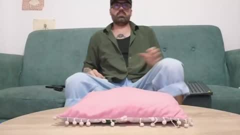 Snapshot of mattxfeet chatting on May 18, 2026, 10:26 pm Matt online show from May 18, 2026, 10:26 pm