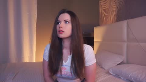 Snapshot of maudhaskell chatting on January 19, 2025, 10:17 pm Lily online show from January 19, 2025, 10:17 pm