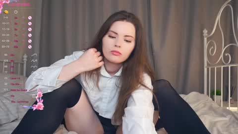 Snapshot of maudhaskell chatting on February 3, 2025, 10:32 pm Lily online show from February 3, 2025, 10:32 pm