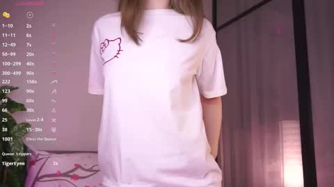 Snapshot of maudhaskell chatting on November 3, 2025, 4:08 pm Lily online show from November 3, 2025, 4:08 pm