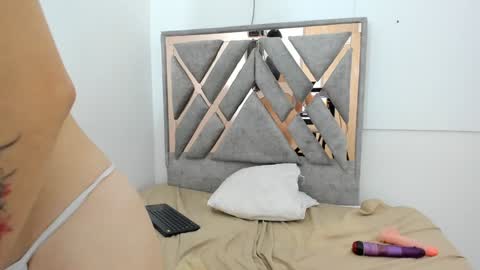 mavie_ivanova online show from February 4, 2025, 10:55 pm