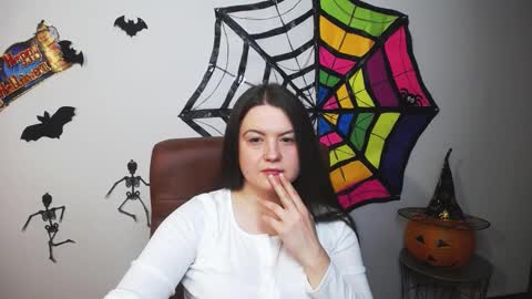 MavkaCute online show from October 18, 2025, 6:19 pm