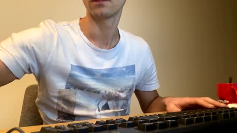 Snapshot of max681334 chatting on January 16, 2025, 4:28 pm max681334 online show from January 16, 2025, 4:28 pm