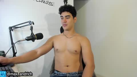 Snapshot of max__andrich chatting on July 2, 2026, 3:23 am Max... online show from July 2, 2026, 3:23 am