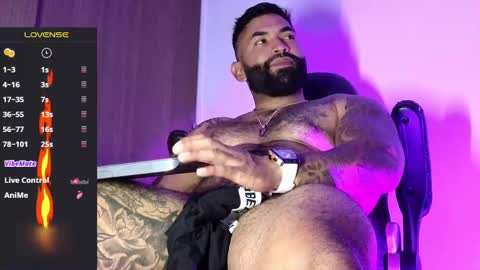 max__prada online show from November 19, 2025, 1:49 am