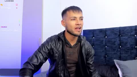 Snapshot of max_conor_ chatting on October 27, 2025, 1:04 pm Max Conor online show from October 27, 2025, 1:04 pm