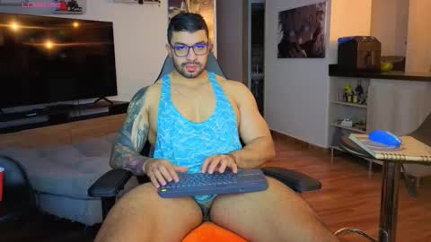 Snapshot of max_cooper17 chatting on November 10, 2025, 3:49 am Max online show from November 10, 2025, 3:49 am