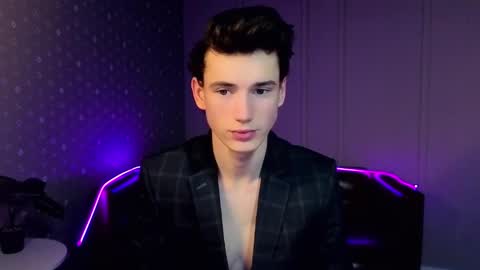 Max online show from December 22, 2025, 9:50 am