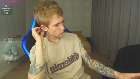 Max Gen with tats 24years  And Ethan without tats 20 years online show from December 20, 2024, 9:50 pm