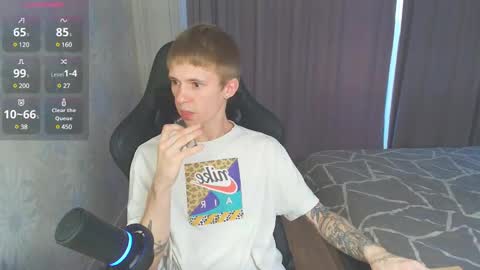 Max Gen with tats 24years  And Ethan without tats 20 years online show from January 20, 2025, 1:53 pm