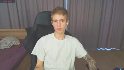 Max Gen with tats 24years  And Ethan without tats 20 years online show from February 8, 2025, 1:44 pm