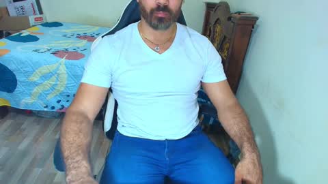 max_love25 online show from February 4, 2026, 12:38 am