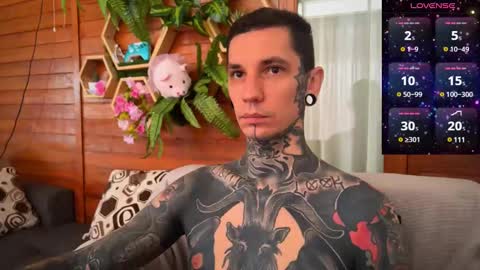 Snapshot of max_reaves chatting on December 8, 2024, 1:35 am online show from December 8, 2024, 1:35 am