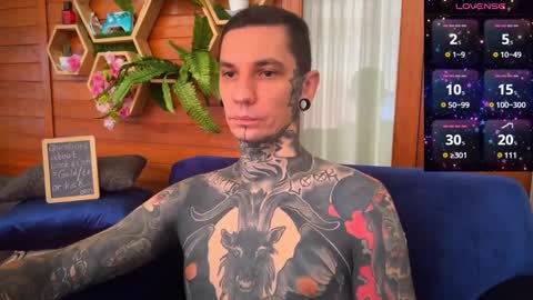 Snapshot of max_reaves chatting on January 8, 2025, 1:53 am online show from January 8, 2025, 1:53 am