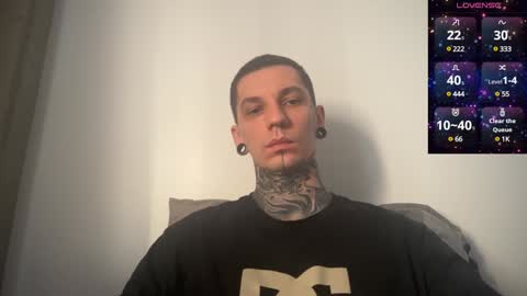 Snapshot of max_reaves chatting on February 2, 2025, 5:42 am online show from February 2, 2025, 5:42 am