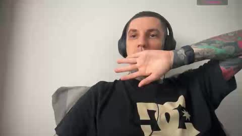 Snapshot of max_reaves chatting on February 26, 2025, 10:26 am online show from February 26, 2025, 10:26 am