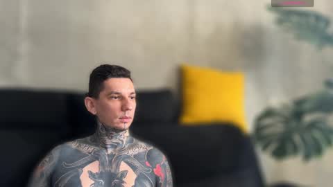 Snapshot of max_reaves chatting on September 19, 2025, 5:42 am online show from September 19, 2025, 5:42 am