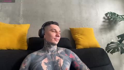 Snapshot of max_reaves chatting on October 5, 2025, 6:45 am online show from October 5, 2025, 6:45 am