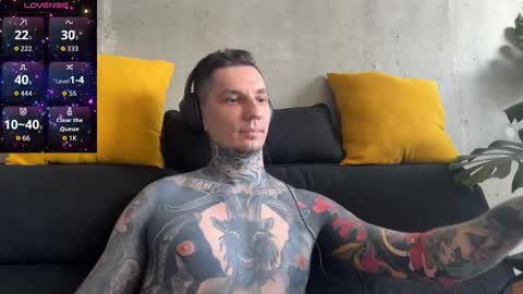 Snapshot of max_reaves chatting on October 16, 2025, 6:25 am online show from October 16, 2025, 6:25 am