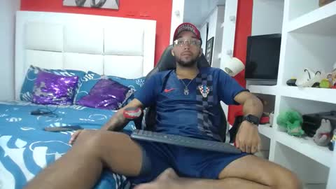 max_sexyhot26 online show from February 15, 2025, 3:09 am
