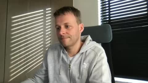 Max take off clothes online show from March 6, 2026, 8:44 am