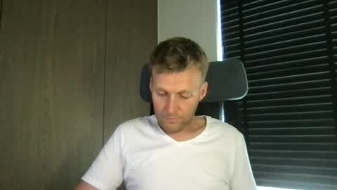 Max take off clothes online show from June 19, 2026, 8:18 am