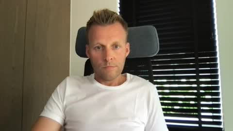 Max take off clothes online show from July 23, 2026, 9:51 am