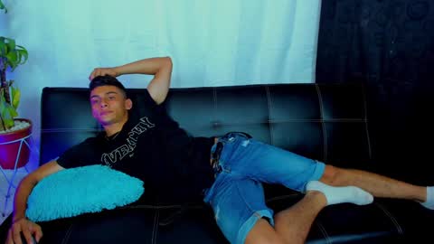 Snapshot of max_wild01 chatting on January 5, 2025, 4:27 pm MAX online show from January 5, 2025, 4:27 pm