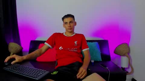 Snapshot of max_wild01 chatting on September 23, 2025, 7:00 am MAX online show from September 23, 2025, 7:00 am