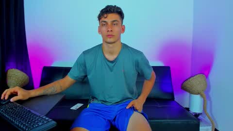 Snapshot of max_wild01 chatting on November 4, 2025, 9:19 am MAX online show from November 4, 2025, 9:19 am