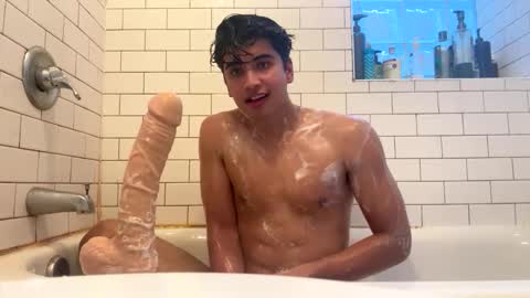 maxantax online show from November 7, 2025, 9:15 pm