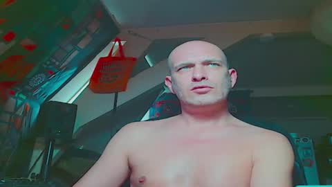 Snapshot of maxhardcore77 chatting on November 10, 2025, 9:19 am maxhardcore77 online show from November 10, 2025, 9:19 am