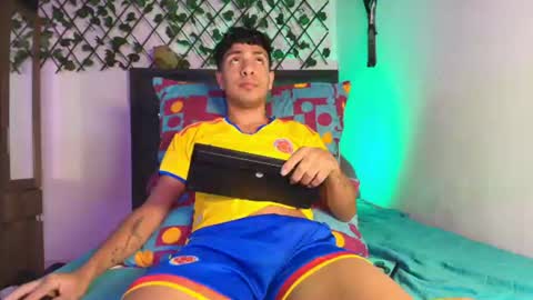 maxi_and_evan online show from June 25, 2026, 11:26 am