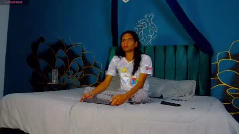 Snapshot of maxi_max0 chatting on July 1, 2026, 7:35 pm Maxi Max online show from July 1, 2026, 7:35 pm