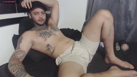 Snapshot of maxi_rogger chatting on February 18, 2025, 2:38 am maxi rogger online show from February 18, 2025, 2:38 am