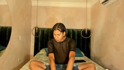 maxim online show from November 25, 2025, 3:06 am