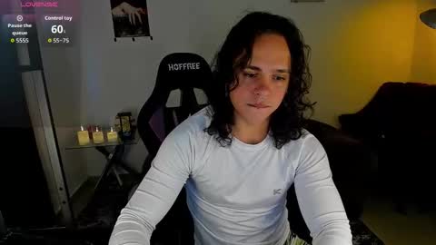 Snapshot of maximiliano_scoott_ chatting on November 18, 2025, 6:01 pm maximiliano_scoott_ online show from November 18, 2025, 6:01 pm