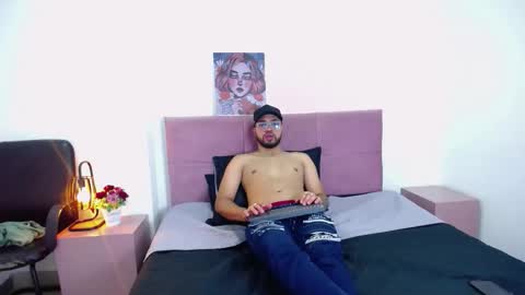 Snapshot of maximiliano_v chatting on February 26, 2026, 4:11 am Maximiliano v online show from February 26, 2026, 4:11 am