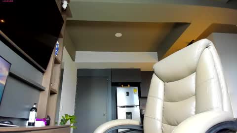 maximo_and_marcelo online show from November 4, 2025, 11:09 am