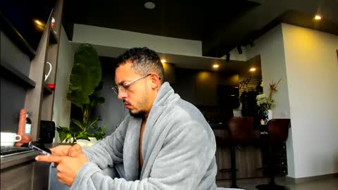 maximo_and_marcelo online show from March 20, 2026, 12:10 pm