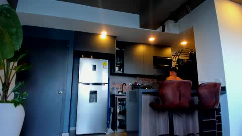 maximo_and_marcelo online show from April 15, 2026, 10:43 pm