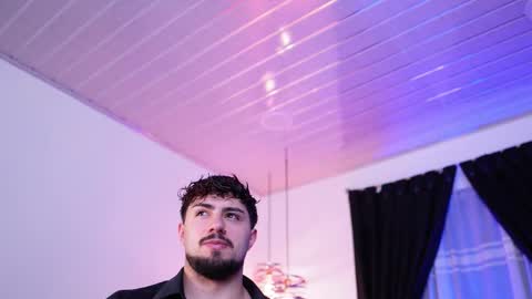 Snapshot of maximo_rodriguez chatting on February 2, 2026, 5:06 am Maximo online show from February 2, 2026, 5:06 am