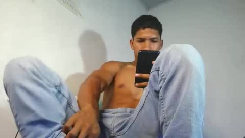 Maximo Aron Vega online show from April 1, 2026, 11:35 pm