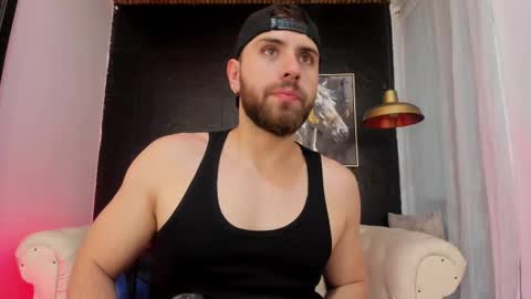 Maximo Wolf online show from October 6, 2025, 8:06 pm