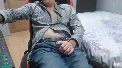 Snapshot of maximus3334 chatting on October 2, 2025, 11:06 am maximus3334 online show from October 2, 2025, 11:06 am