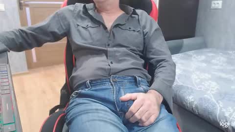 Snapshot of maximus3334 chatting on November 7, 2025, 11:32 am maximus3334 online show from November 7, 2025, 11:32 am