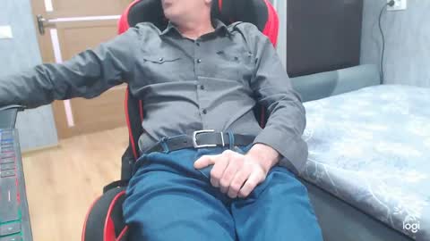 maximus3334 online show from April 10, 2026, 11:48 am