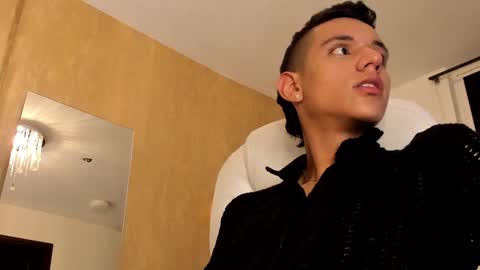 Snapshot of maximuss_19 chatting on December 11, 2024, 11:21 pm Maximus online show from December 11, 2024, 11:21 pm