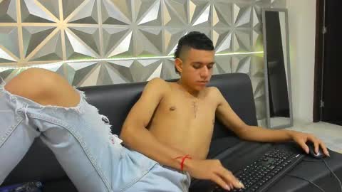 Snapshot of maximuss_19 chatting on December 18, 2024, 7:30 pm Maximus online show from December 18, 2024, 7:30 pm